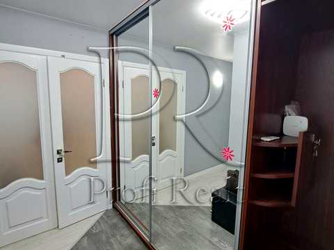 квартира за адресою Дарницький бульв., 8
