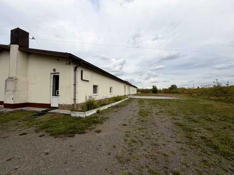 комерційна за адресою Тараса Шевченка вул. (1 Травня), 16