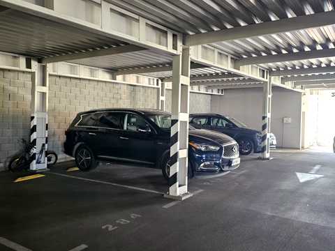 паркомісце за адресою Регенераторна вул., 4