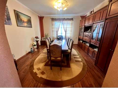 дом по адресу Центральна