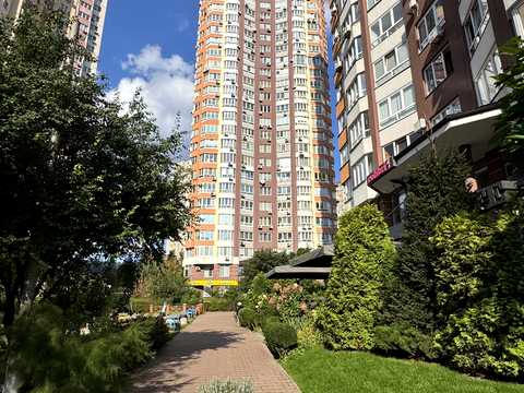 квартира за адресою Анни Ахматової вул., 34