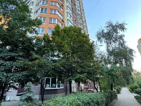 квартира за адресою Анни Ахматової вул., 34