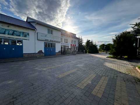 комерційна за адресою Садова, 4