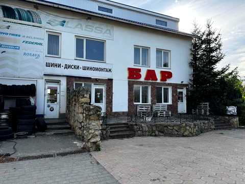 комерційна за адресою Садова, 4