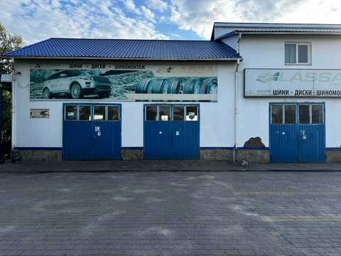 комерційна за адресою Садова, 4