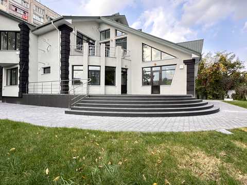 коммерческая по адресу Подільська ул., 12