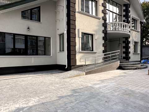 коммерческая по адресу Подільська ул., 12