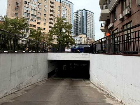 паркоместо по адресу Василия Тютюнника ул. (Анрі Барбюса), 28-А
