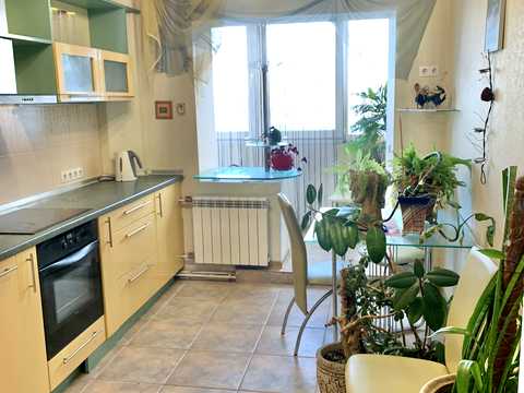 квартира за адресою Ревуцького вул., 42-Б