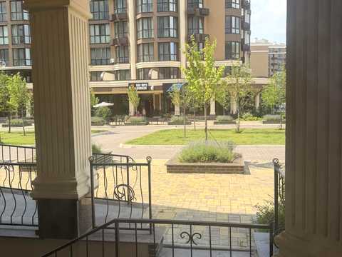 комерційна за адресою Яблунева вул., (вул. Радісна, 3)