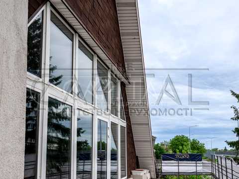 комерційна за адресою Миру вул., 1