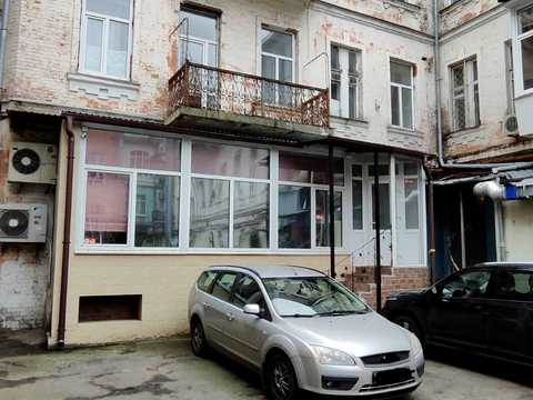 комерційна за адресою Петра Сагайдачного вул., 8