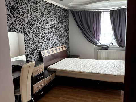 квартира за адресою Коновальця вул., 5