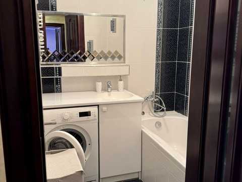 квартира за адресою Коновальця вул., 5