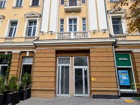комерційна за адресою Дмитра Яворницького просп. (Карла Маркса), 68