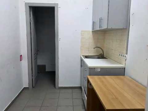 комерційна за адресою Дмитра Яворницького просп. (Карла Маркса), 68