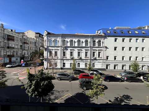 квартира за адресою Братська вул., 10