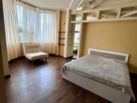квартира за адресою Анни Ахматової вул., 35-А