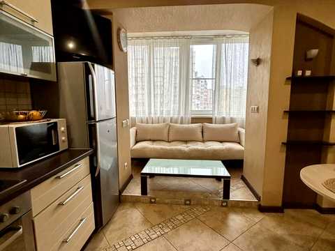 квартира за адресою Анни Ахматової вул., 35-А