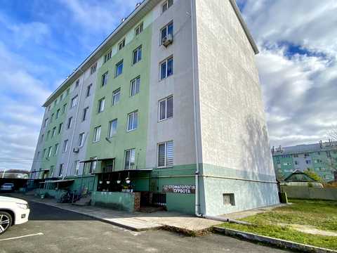 комерційна за адресою Володимирська вул., 99
