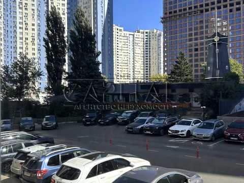 комерційна за адресою Академіка Заболотного вул., 1