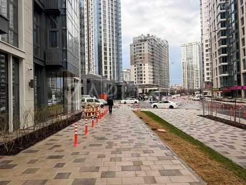 комерційна за адресою Андрія Верхогляда вул. (Михайла Драгомирова), 28