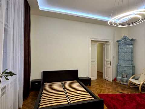 квартира за адресою Академіка Богомольця вул., 10