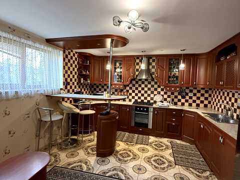 будинок за адресою смт. Королево, Урицького, 2