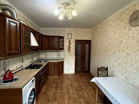 квартира за адресою Зоопаркова вул., 6