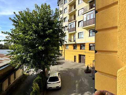 комерційна за адресою Личаківська вул. (), 33-А