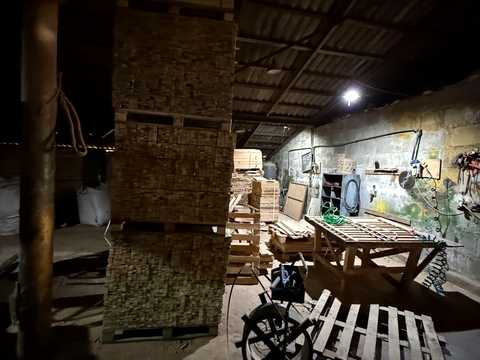 комерційна за адресою Михайлівська, 5