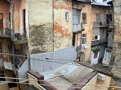комерційна за адресою Залізнична вул., 4