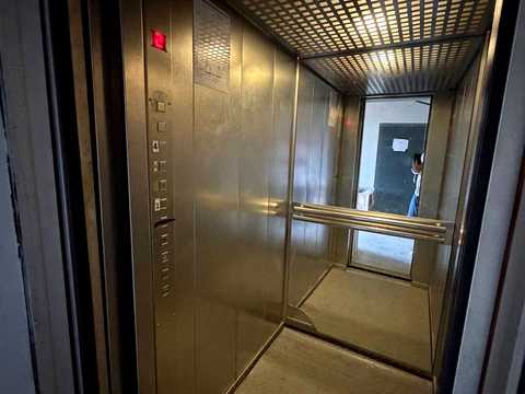 коммерческая по адресу Севастопольская пл., 1