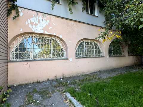 комерційна за адресою Кропивницького вул., 80
