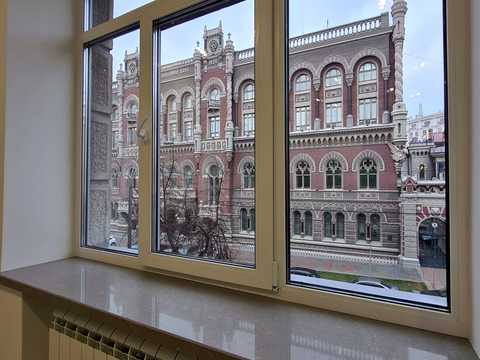 комерційна за адресою Інститутська вул., 16