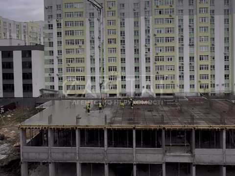 комерційна за адресою Бакинська вул., 1