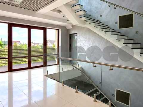 комерційна за адресою Печерська вул., 81