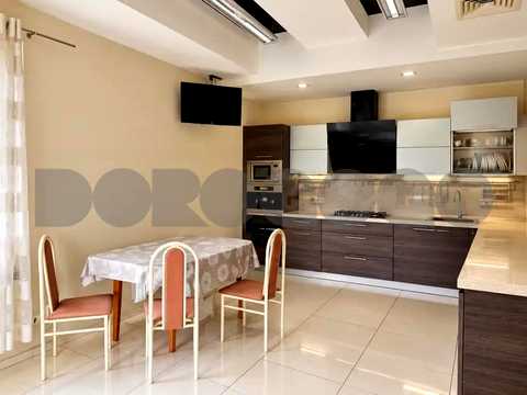 комерційна за адресою Печерська вул., 81