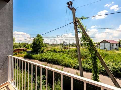 комерційна за адресою Озерна вул., 2