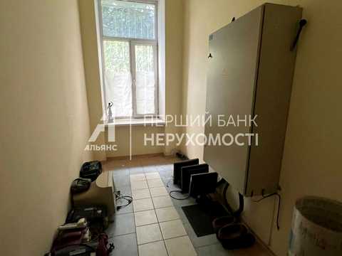 комерційна за адресою Чорноморського Козацтва вул., 70/1