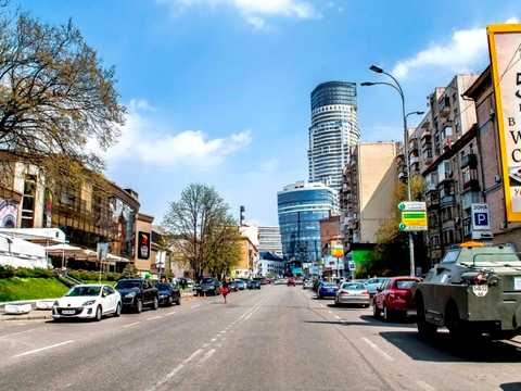 комерційна за адресою Кловський узвіз, 7