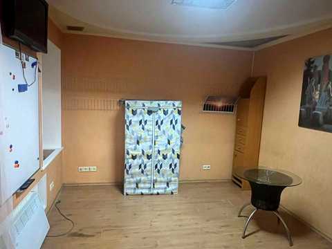 комерційна за адресою Новосельського вул., 21