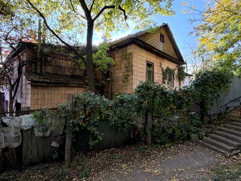 коммерческая по адресу Дмитра Донцова ул., 9