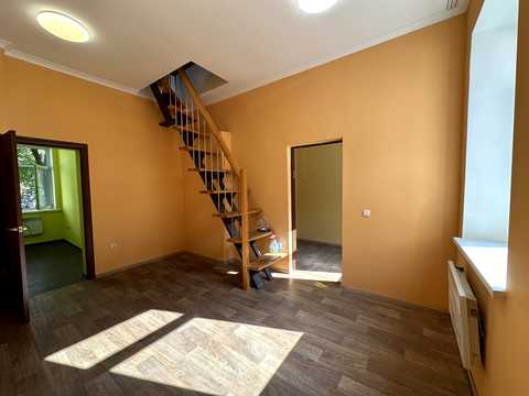 комерційна за адресою Кам'янецька вул., 43