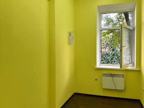 комерційна за адресою Кам'янецька вул., 43