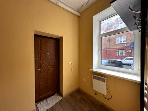 комерційна за адресою Кам'янецька вул., 43