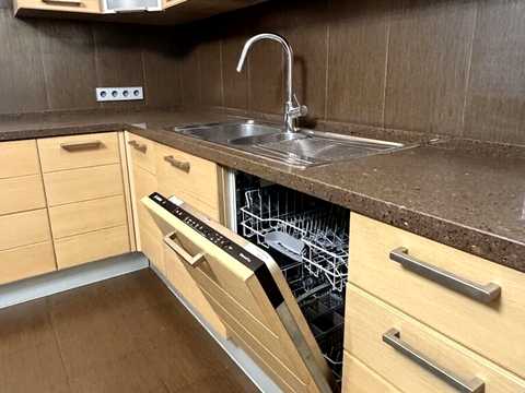 квартира за адресою Раїси Окіпної вул., 18