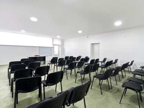 комерційна за адресою Столична вул., 8