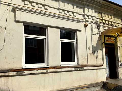 комерційна за адресою Кам'янецька вул., 43