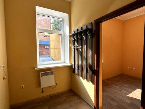 комерційна за адресою Кам'янецька вул., 43
